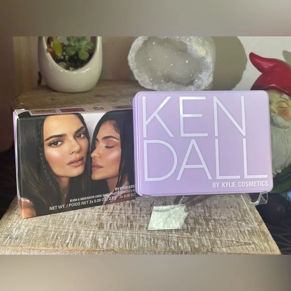 Kylie Cosmetics Blush & Highlighter Cheek Quad - Picture 5 of 7